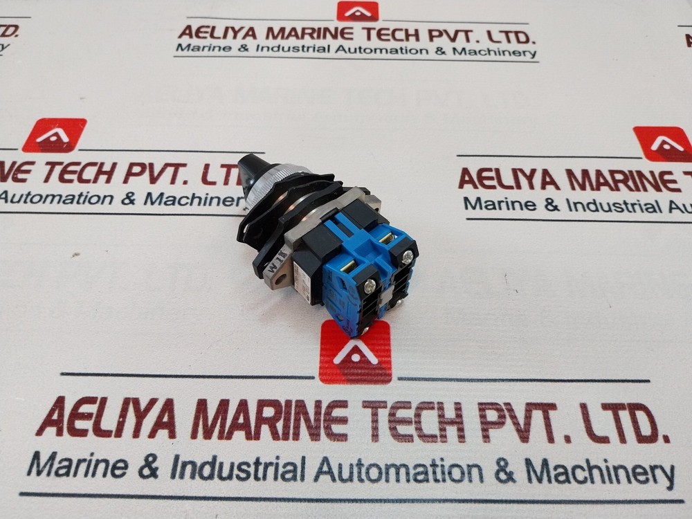 Idec EC9D-S3L20 Selector Switch Control Unit 600V 10A