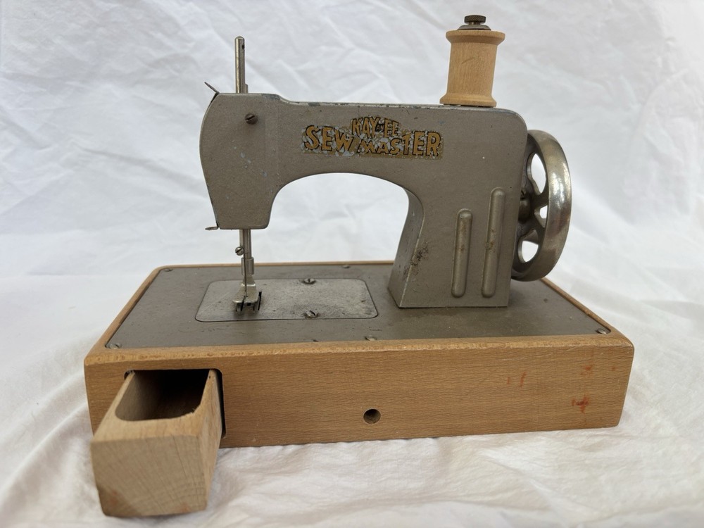 KAYanEE Sew master toy Sewing Machine