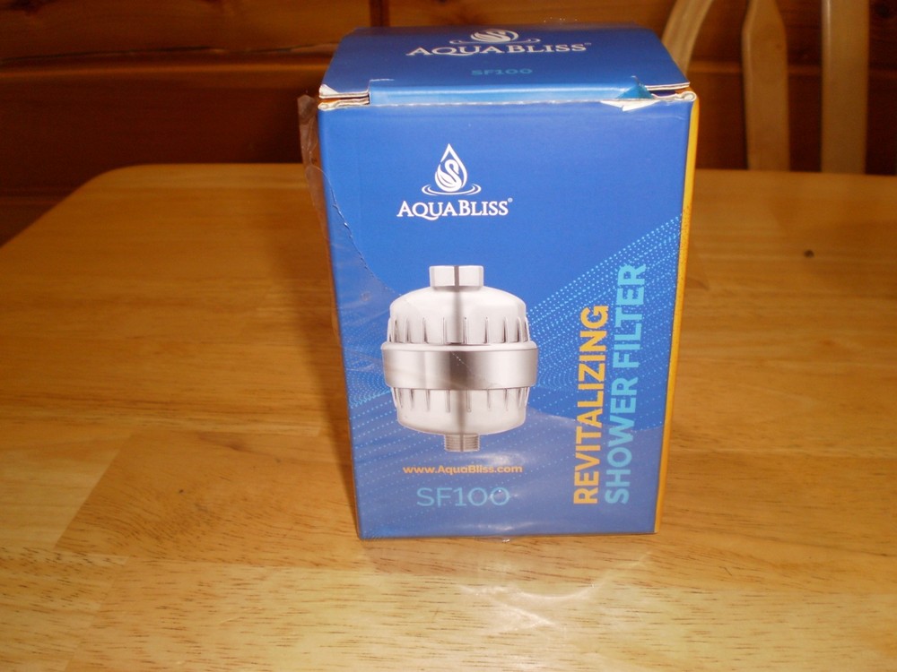 AquaBliss Multi-Stage Revitalizing Shower Filter SF100. NEW