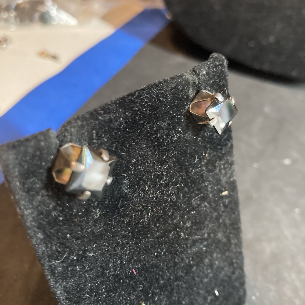 Vintage sterling silver black stud earrings b121
