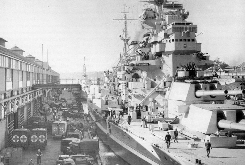 WW II - Great Britain     Photo **   HMS  Anson   **