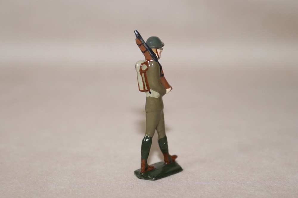 Lead Foreign Soldier Marching Figure ~ Modern