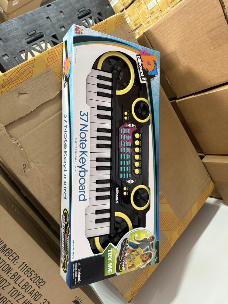 NEW Billboard 37 Key keyboard with Mic