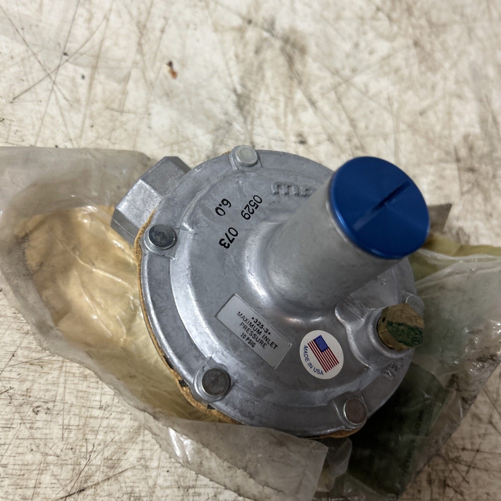 NEW IN PKG GRAINGER GAS PRESSURE REGULATOR 4E224 (184-2)