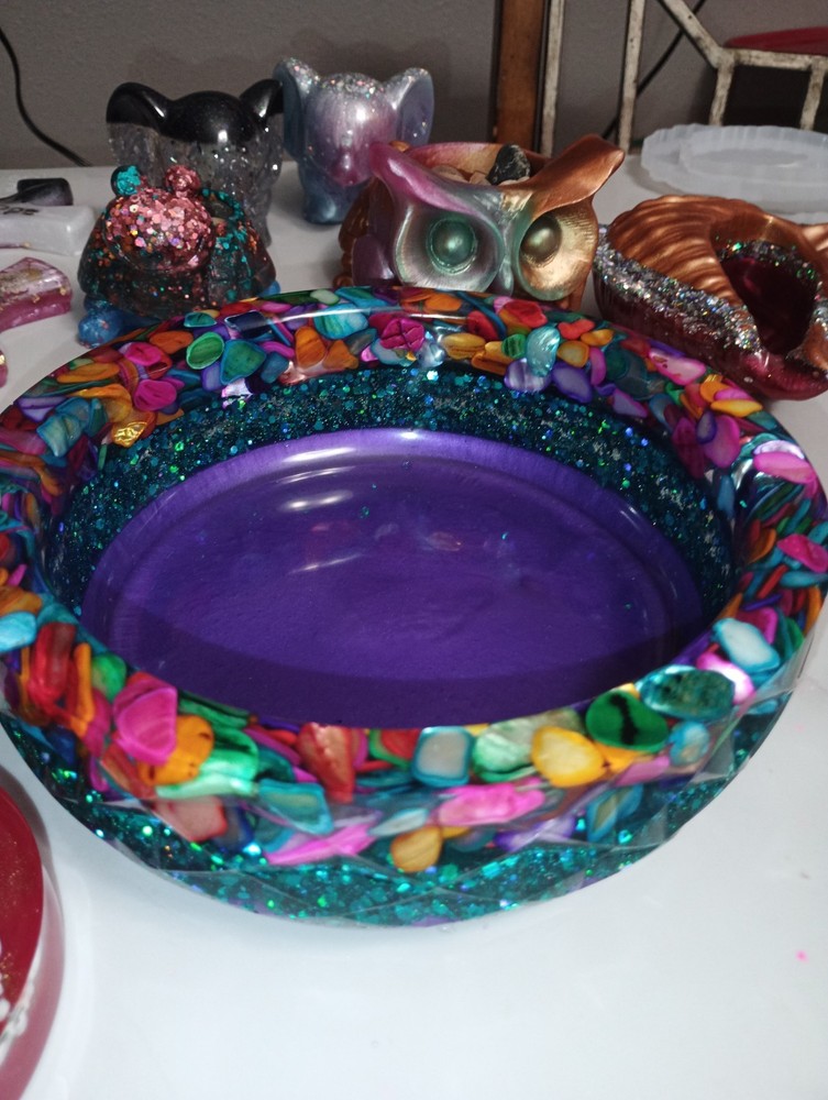 Handmade bowl 8 x 2in- epoxy resin