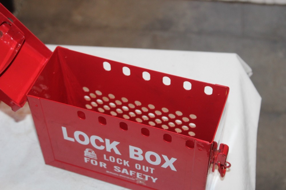 2 Master Lock Portable Group Lock Boxes 498A w/Tool