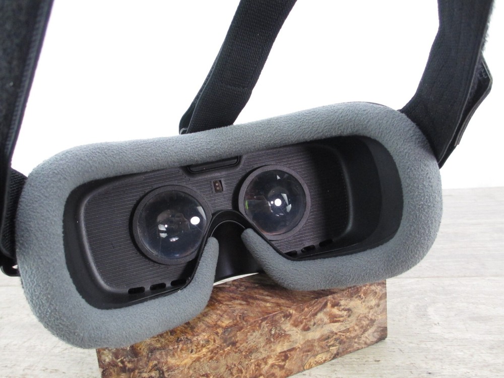 NO CONTROLLER Samsung Gear VR Powered By Oculus Virtual Headset