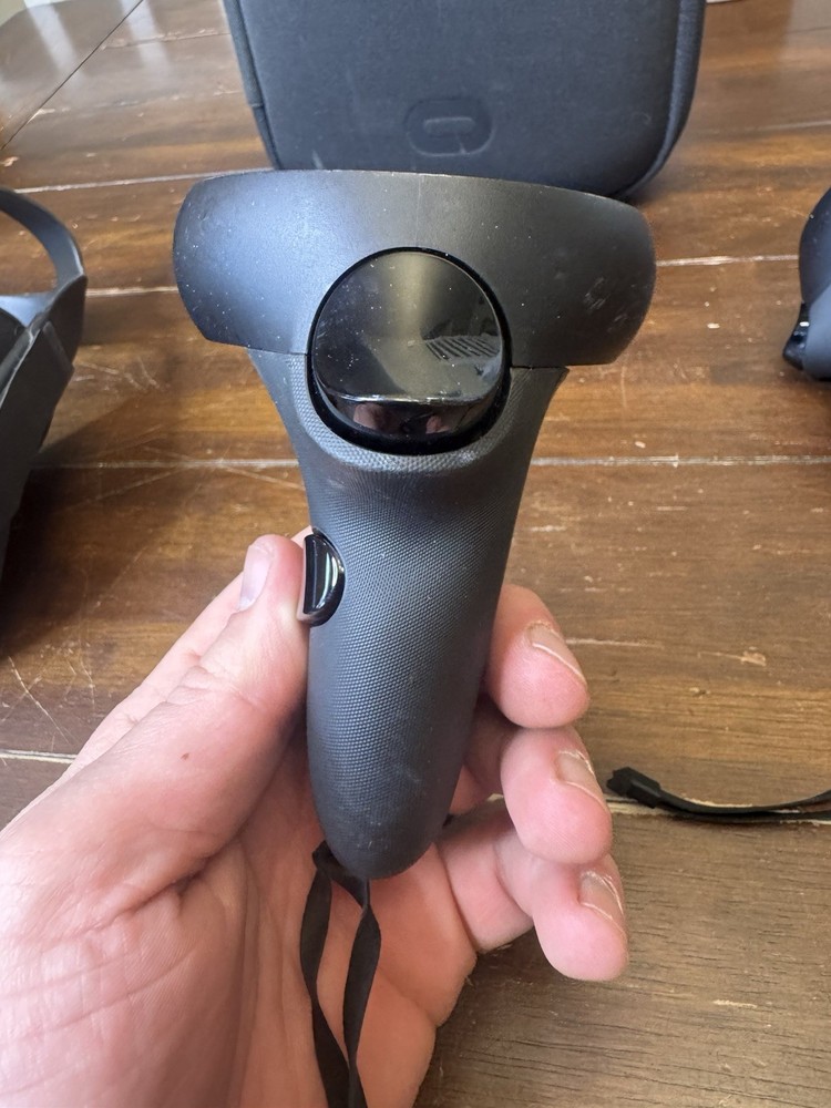 Oculus Quest 1 64GB VR Headset Bundle with Controllers and Carrying Case Black