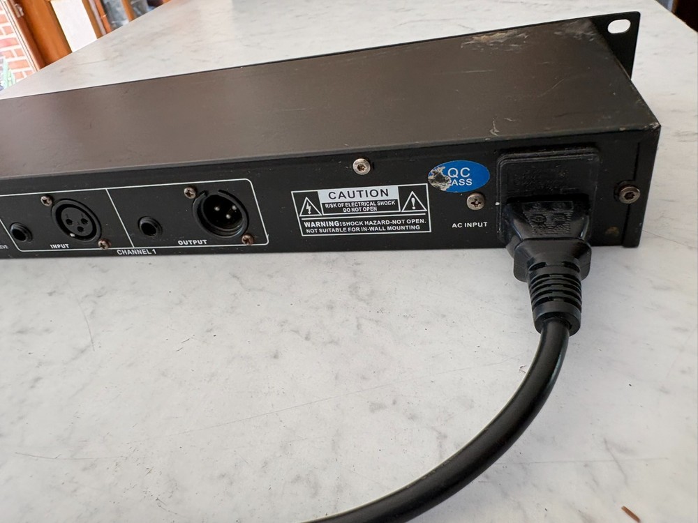 dbx Power AQ215 EQ. READ Graphic Equalizer