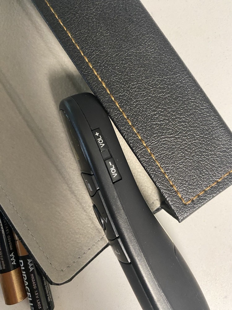 StarTech Wireless Presentation Remote With red Laser Pointer - 90ft (27m)