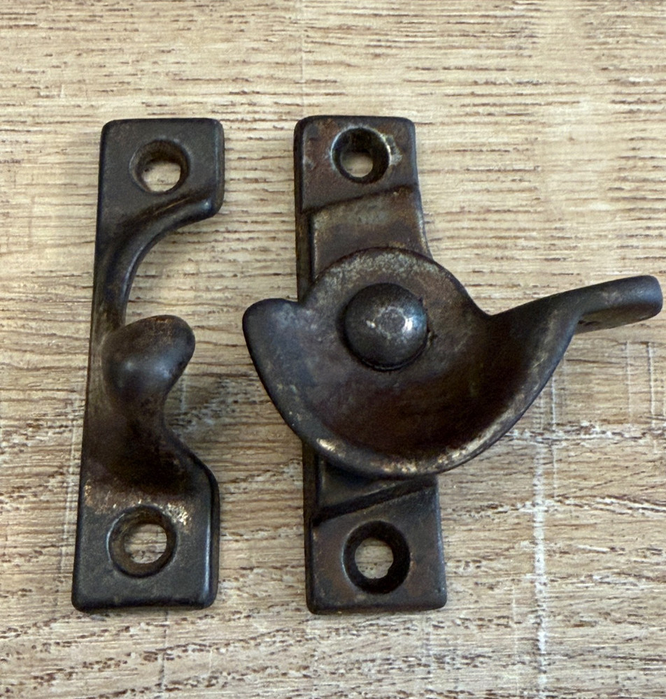 VINTAGE METAL SASH LOCK SASH WINDOW LOCK WITH KEEP