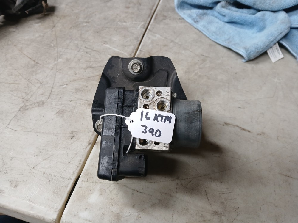 14-16 KTM 390 DUKE ABS PUMP UNIT MODULE