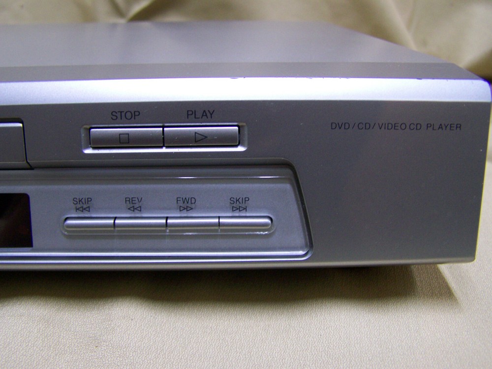 Sharp DV-740U Digital Video DVD Player