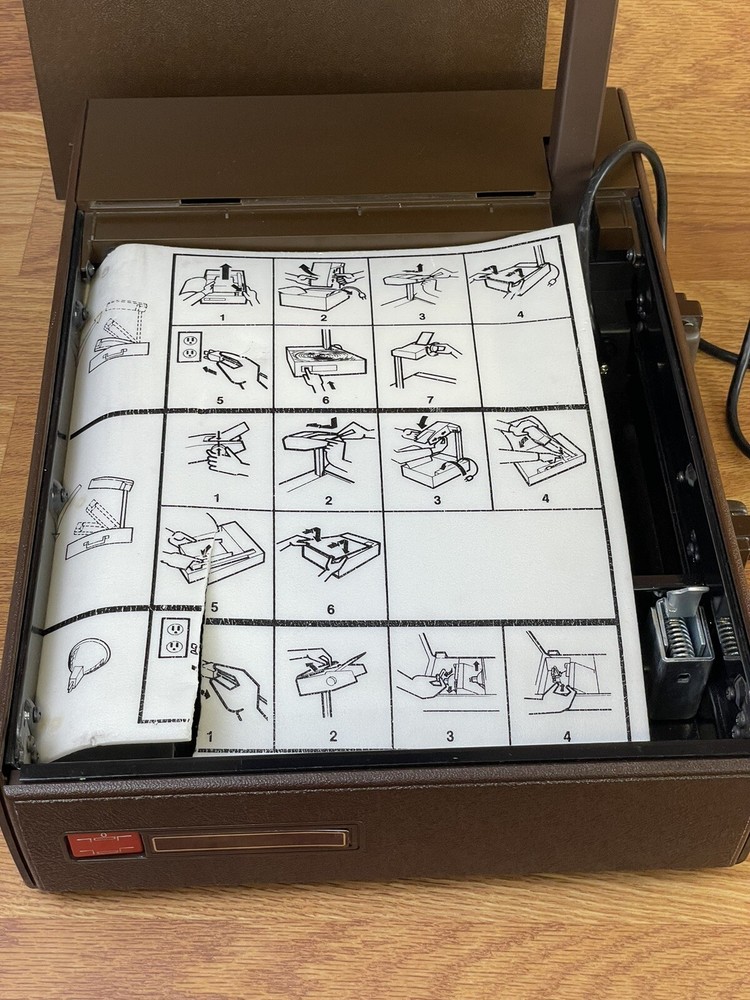 3M Visual Systems 2000 AG Portable Overhead Transparency Projector