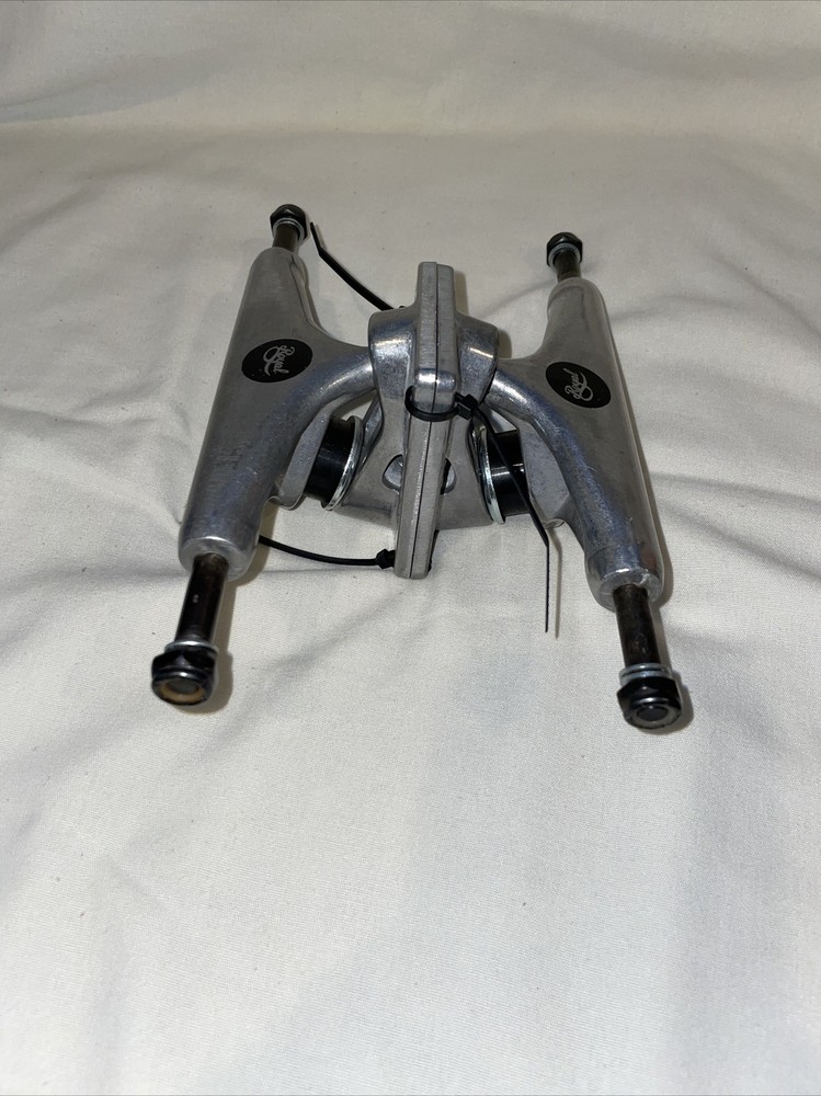 Silver And Black Royal Skateboard Trucks