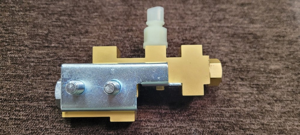 1965–1973 Mustang, Cougar Disc/Drum Proportioning Valve Distribution Block