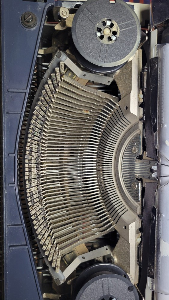 ADLER J5 TYPEWRITER NOTE WITH CASE