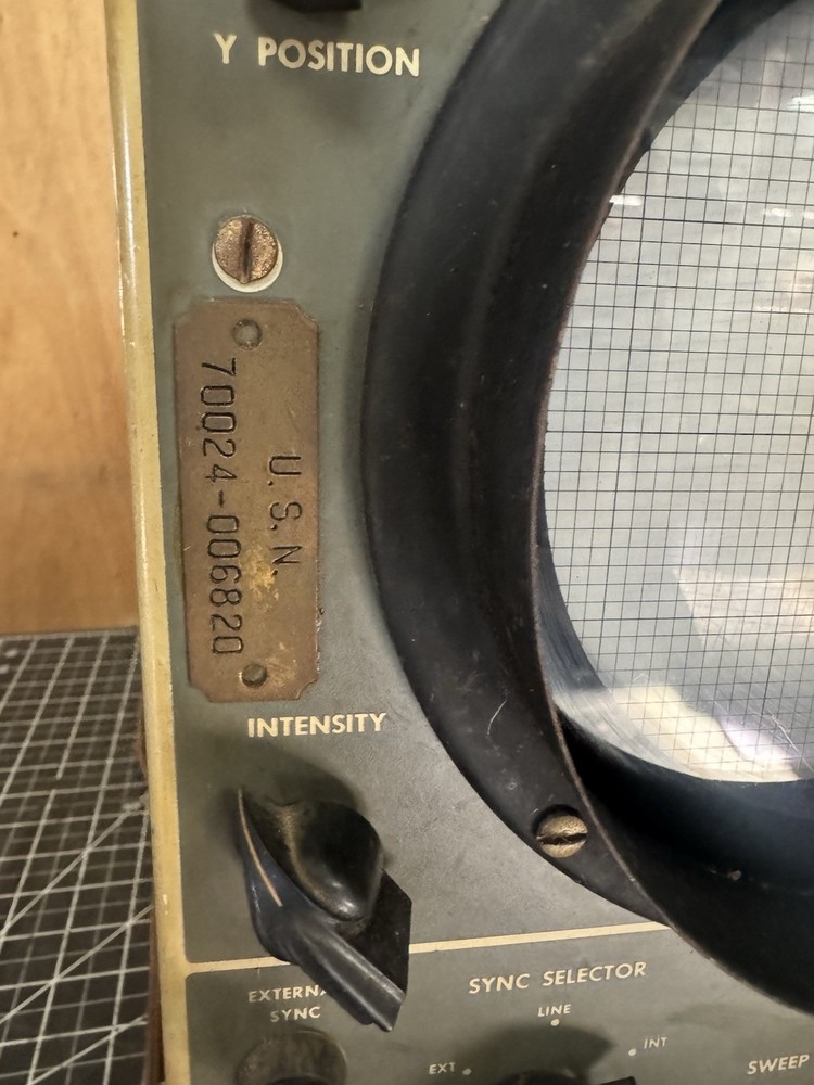 DUMONT Cathode-Ray Oscillograph Type 304-H – U.S. Navy - Untested