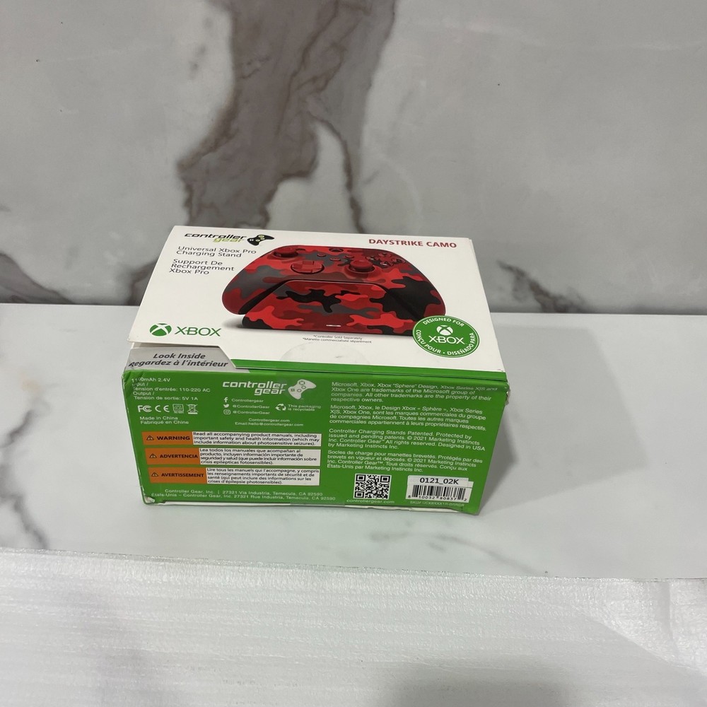 Controller Gear Xbox Pro Charging Stand - Daystrike Camo Red