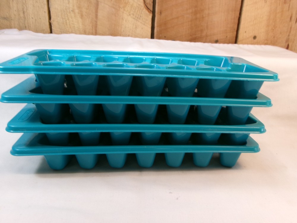Set of 4 Sterilite Plastic Teal Blue Nesting Stackable 14 Cube Ice Cube Trays