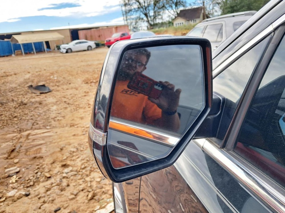 ESCALAESV 2017 Glove Box 4809120