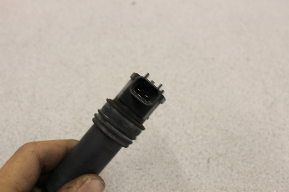 2002 Triumph Sprint St Ignition Coil Spark Plug Cap Boot 02