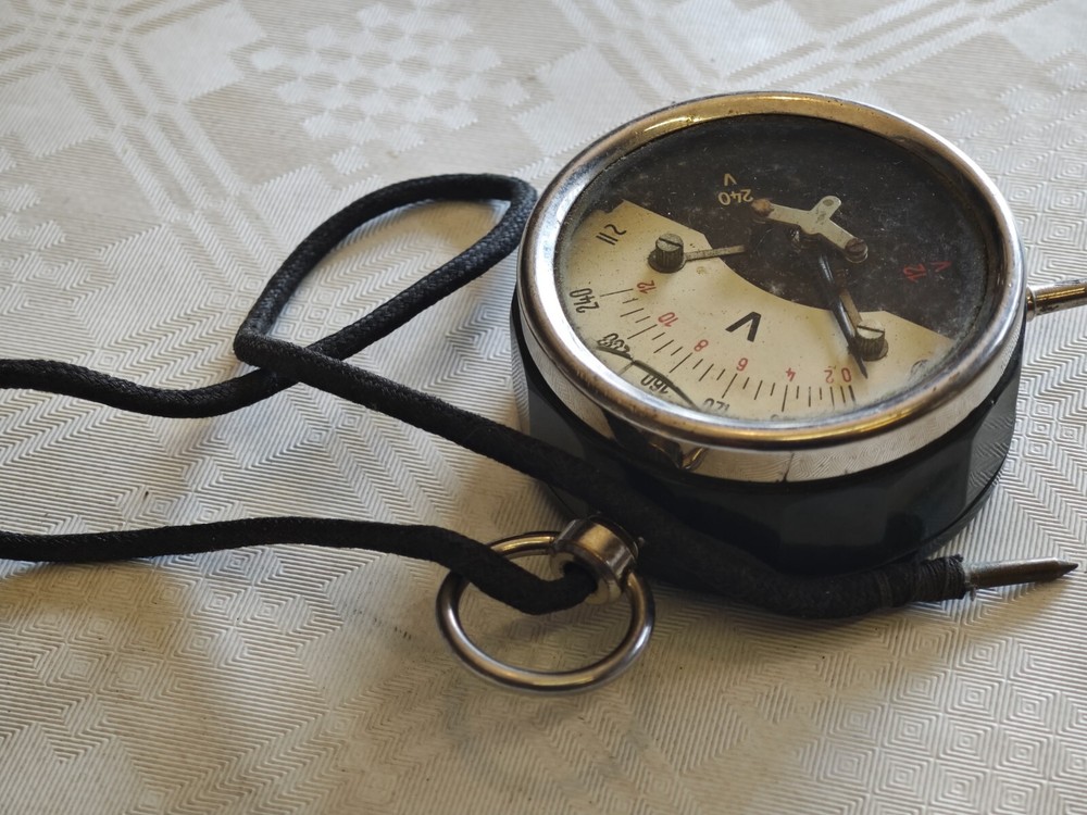 ORIGINAL WWII German Bakelite Battery Tester Voltmeter