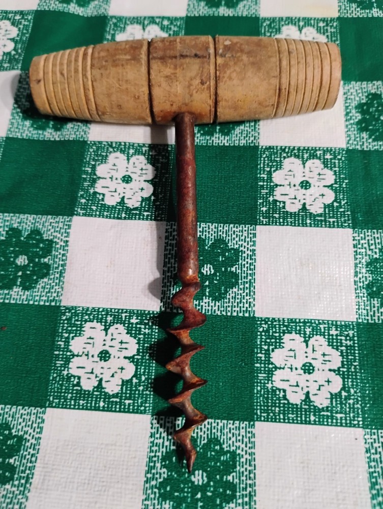 ANTIQUE 18TH CENTURY CORKSCREW HAND TURNED HANDLE