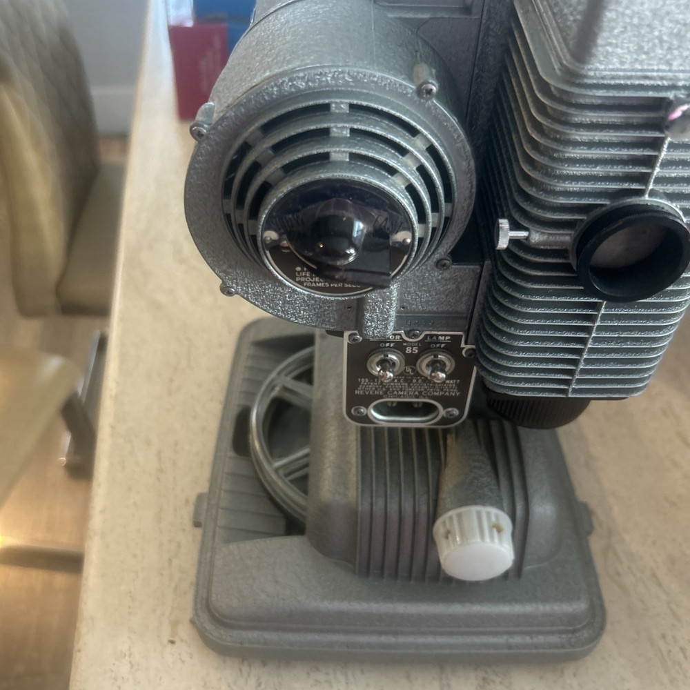 Revere Model 85 8mm projector with Case & Cable (Motor Tested) Read description