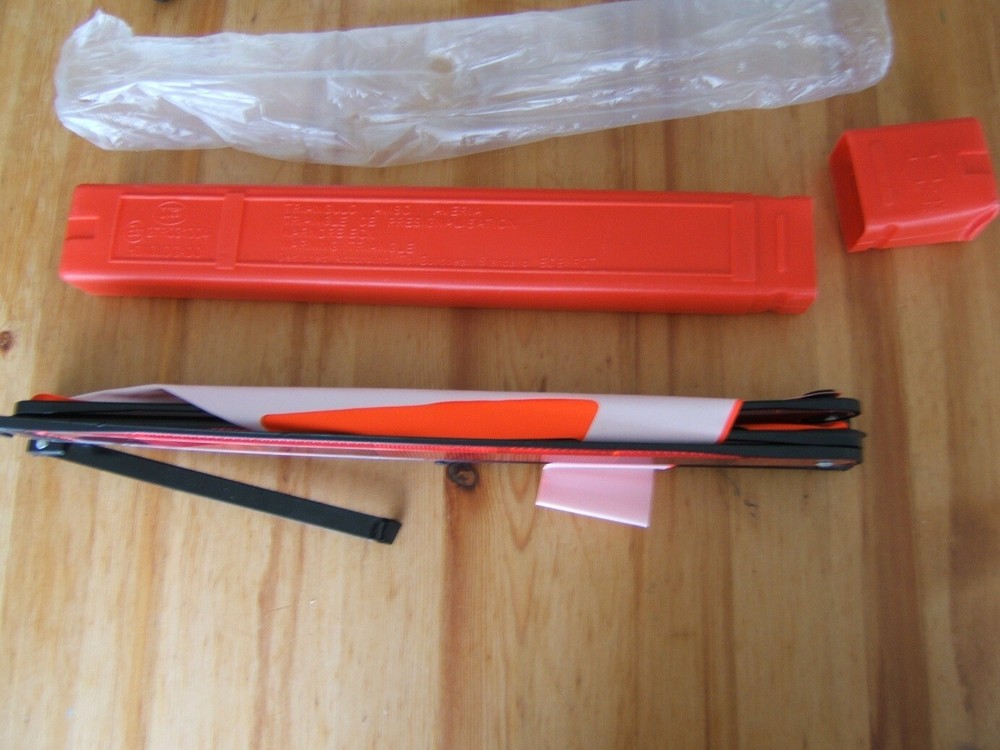 Non Branded Good Quality Emergency Warning Triangle for Car, Boxed