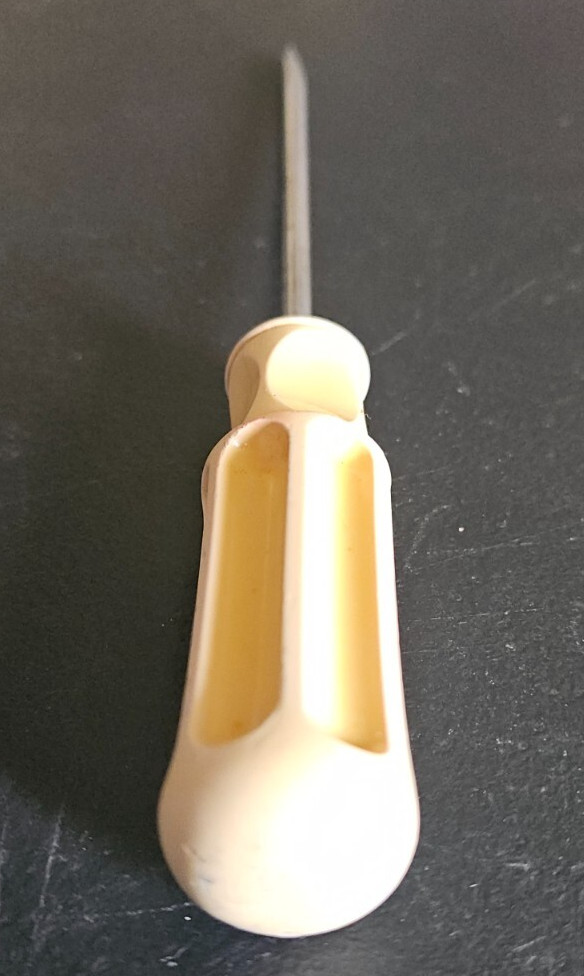 FLATHEAD SCREW DRIVER. WHITE DIMPLED PLASTIC HANDLE. UNMARKED