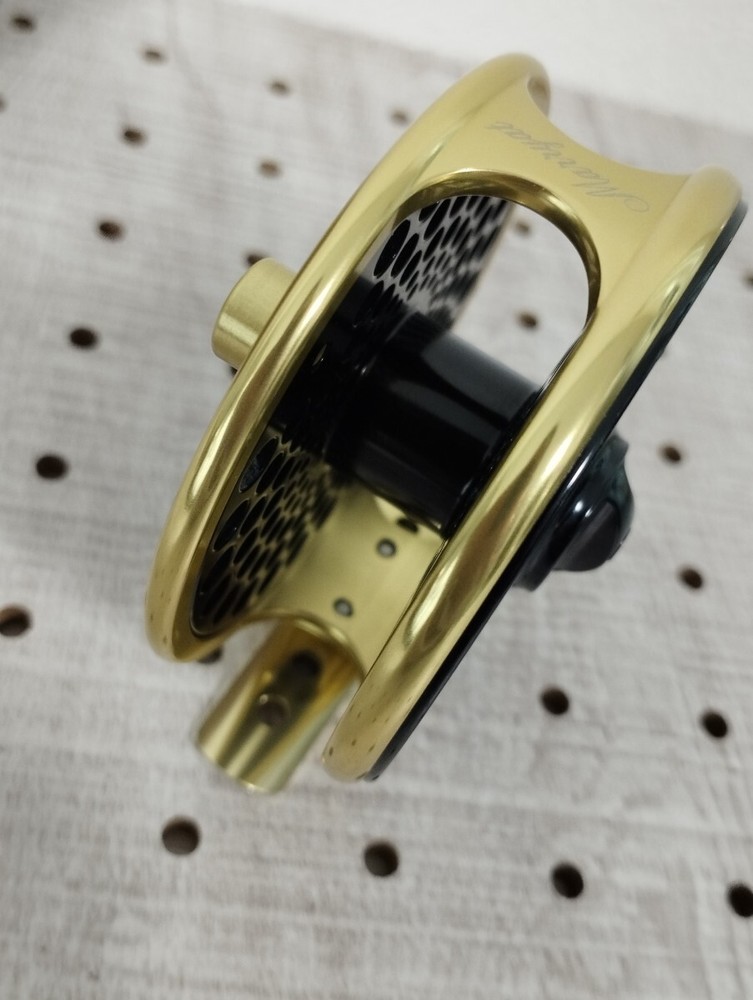 Excellent condition Mariette Light Tech LT-3TR