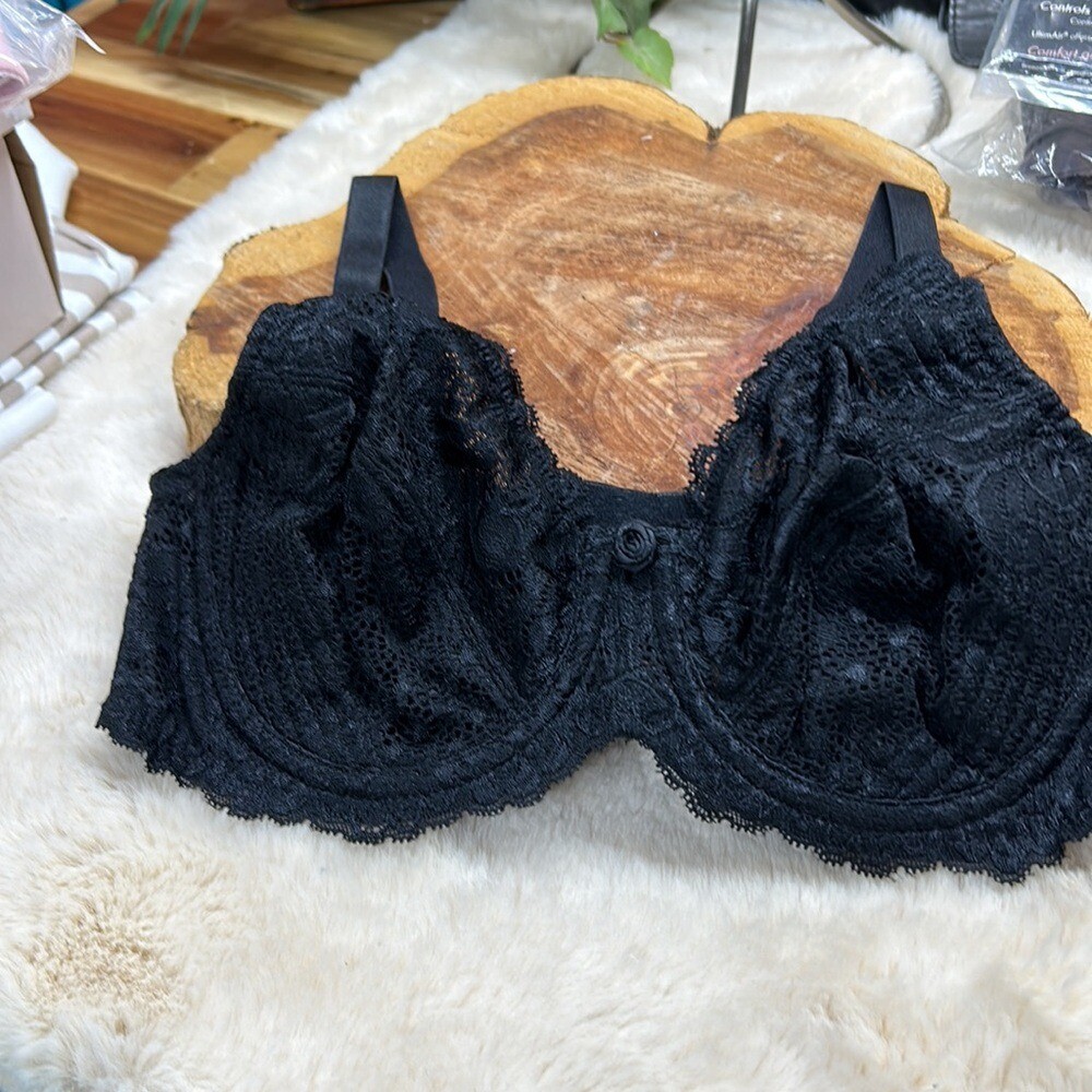 NWT BREEZIES black lace underwire bra