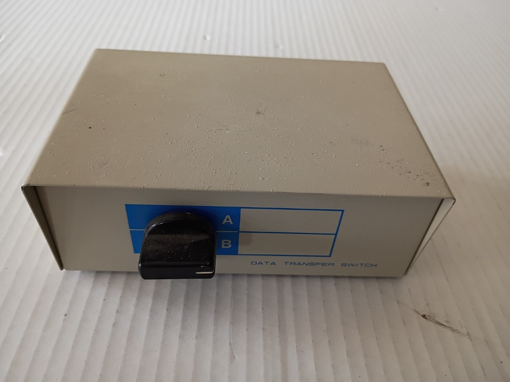 Vintage VGA Data Transfer Switch A/B Box 2 Position Video Switch No Power Needed