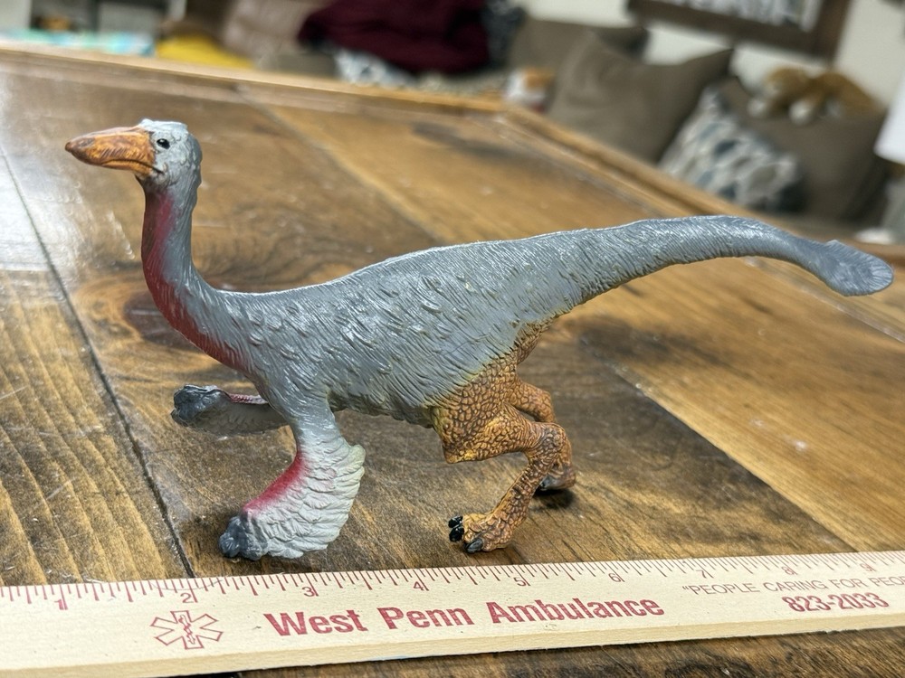 Schleich like Gallimimus dinosaur model
