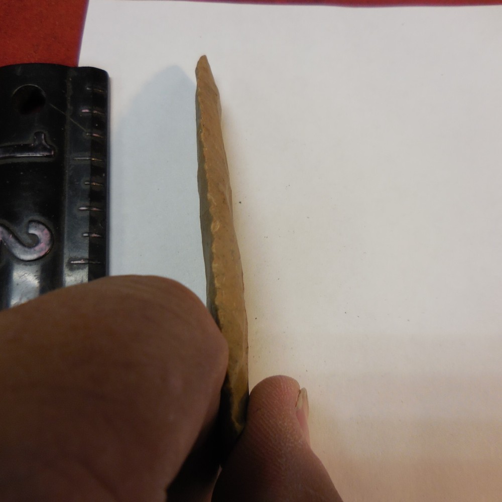 NOTCHED BASE BEVELED DOVETAIL POINT--CLASSIC FORM AND FLAKING