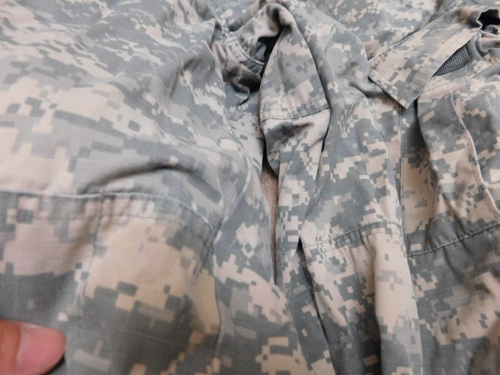 US ARMY ACU PANTS SIZE MEDIUM - X SHORT