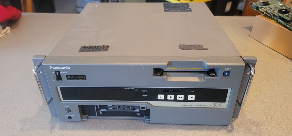 Panasonic AJ-D440P DVCPRO Digital VCR Digital Editing DV DV Mini Video Cassette
