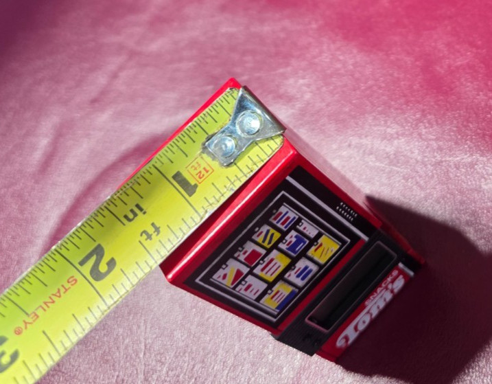 Tom's Snacks Clock Vending machine miniature Advertisement Needs battery