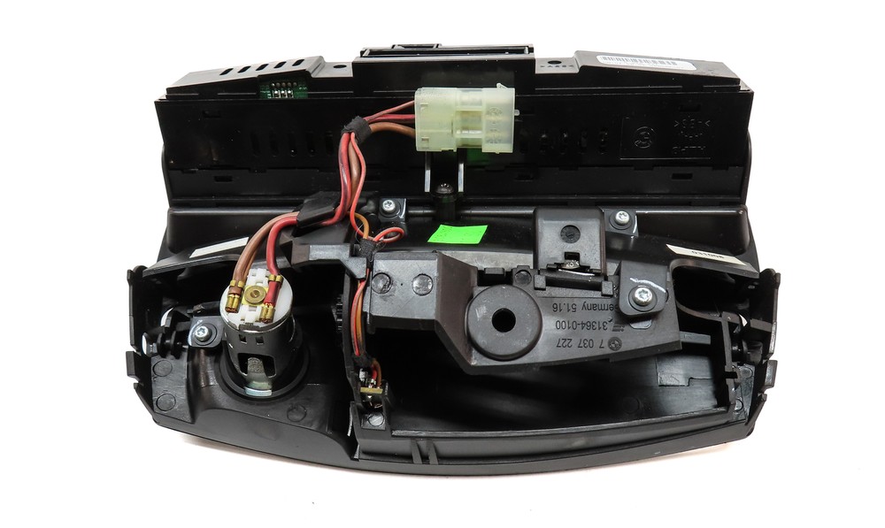 2008 BMW Z4 CONVERTIBLE E85 FRONT CENTER CONSOLE ASHTRAY w/ SWITCH PANEL (BLACK)