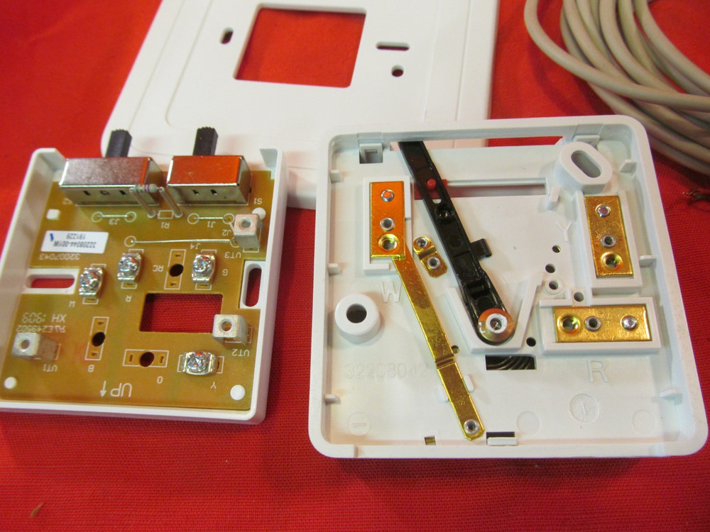 HONEYWELL CT30 LOW VOLTAGE THERMOSTAT