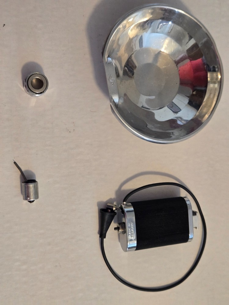 Vintage Agfa flash unit. Untested, no flash bulbs, including case