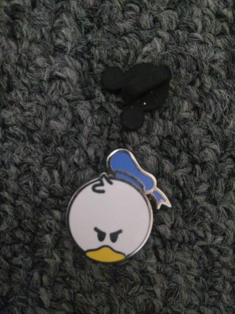 Donald Duck face - Disney pin