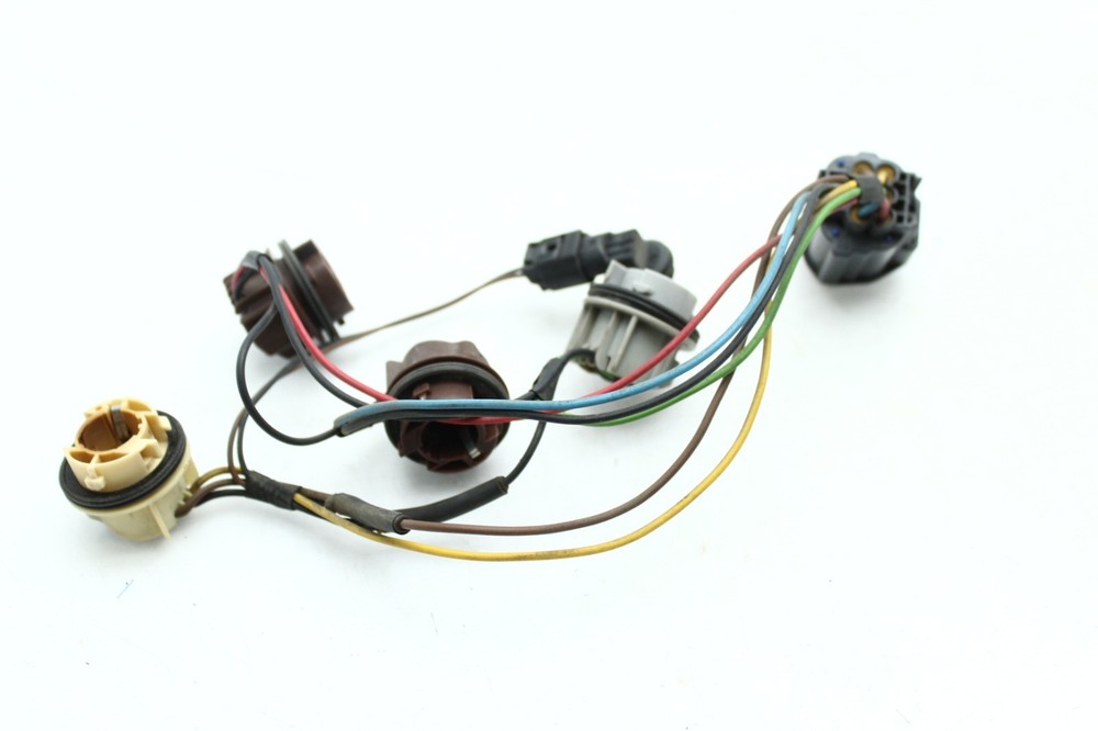 2006-2009 LAND RANGE ROVER REAR TAIL LIGHT BULB SOCKET WIRE HARNESS H2404