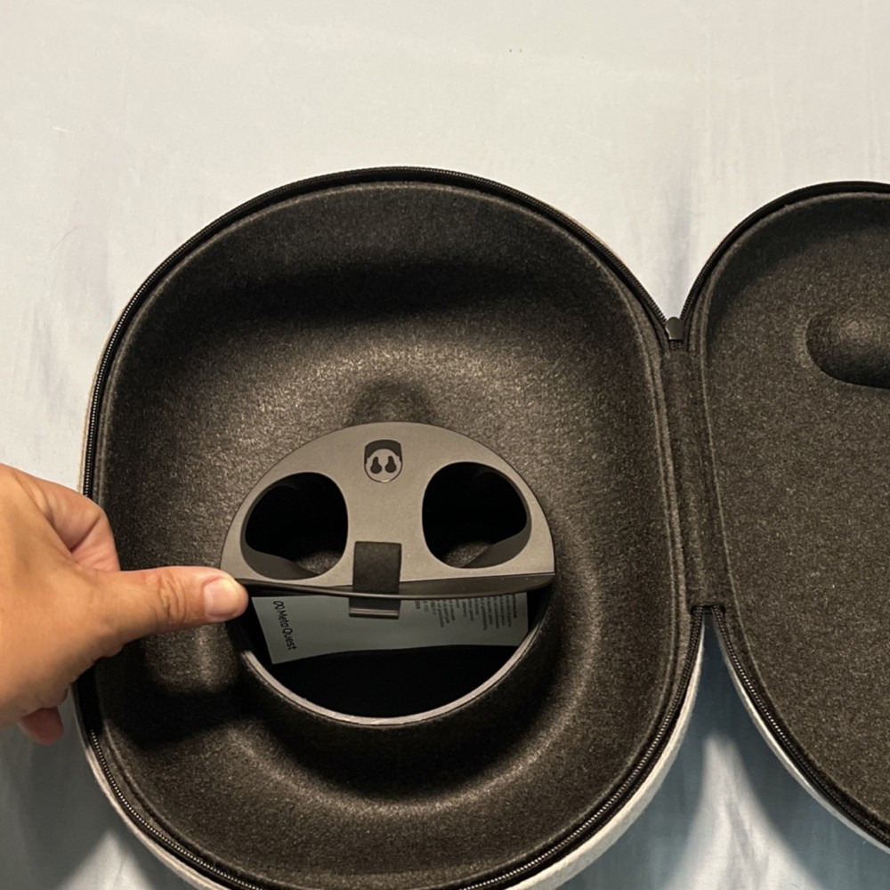 Meta Quest 3 Gray Carrying Case for Headset and Controller