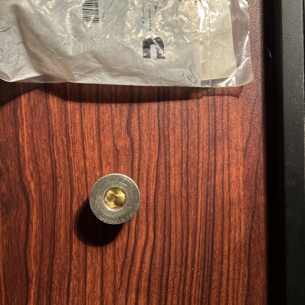 New 3040815 Cummins Threaded Plug