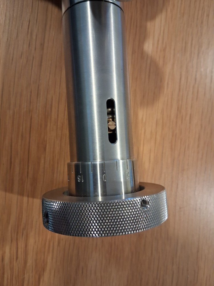 VAT Precision leak valve for controlled gas flow.