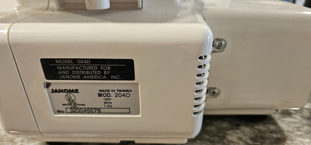 Janome 204D Serger Machine 2005 With Case Thread Tools