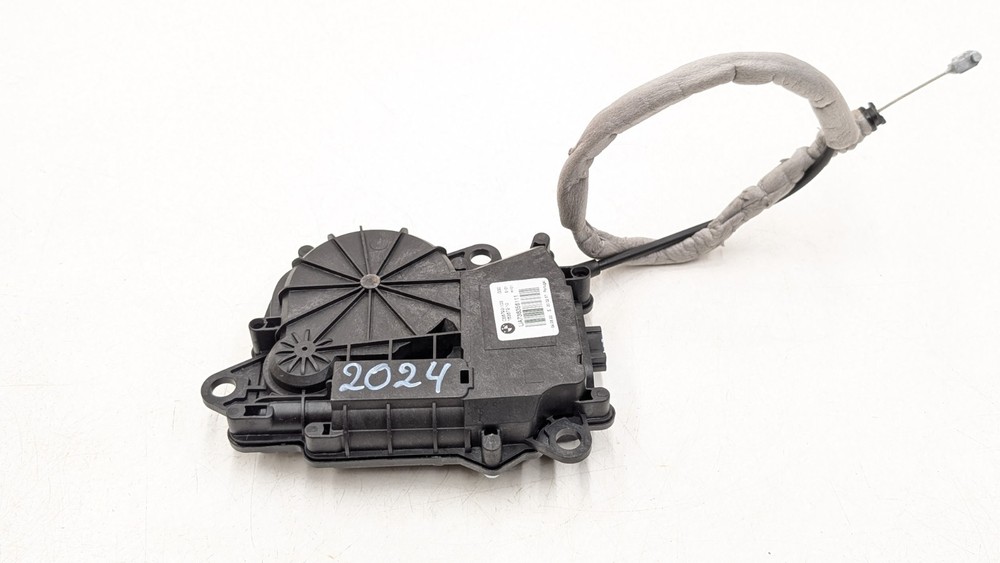 BMW IX3 G08 EMERGENCY WARNING TRIANGLE 2023