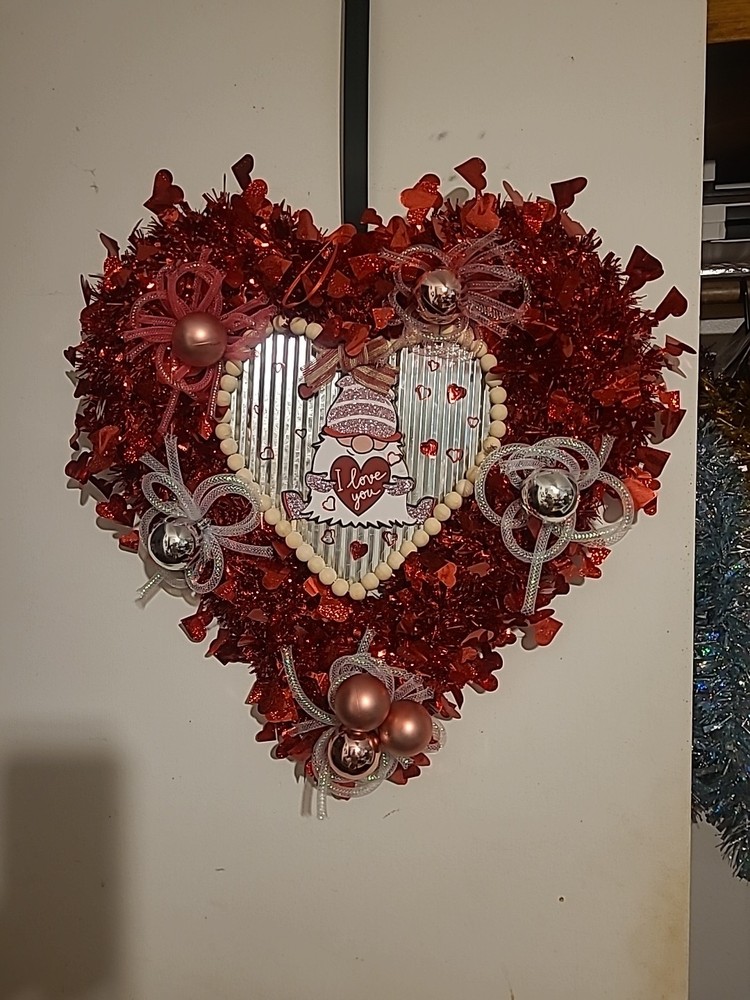 VALENTINES GNOME WREATH